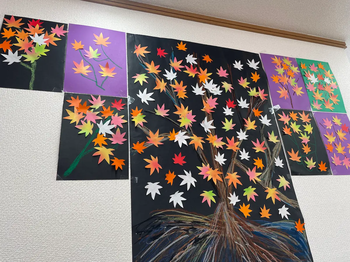秋の壁画「もみじ」